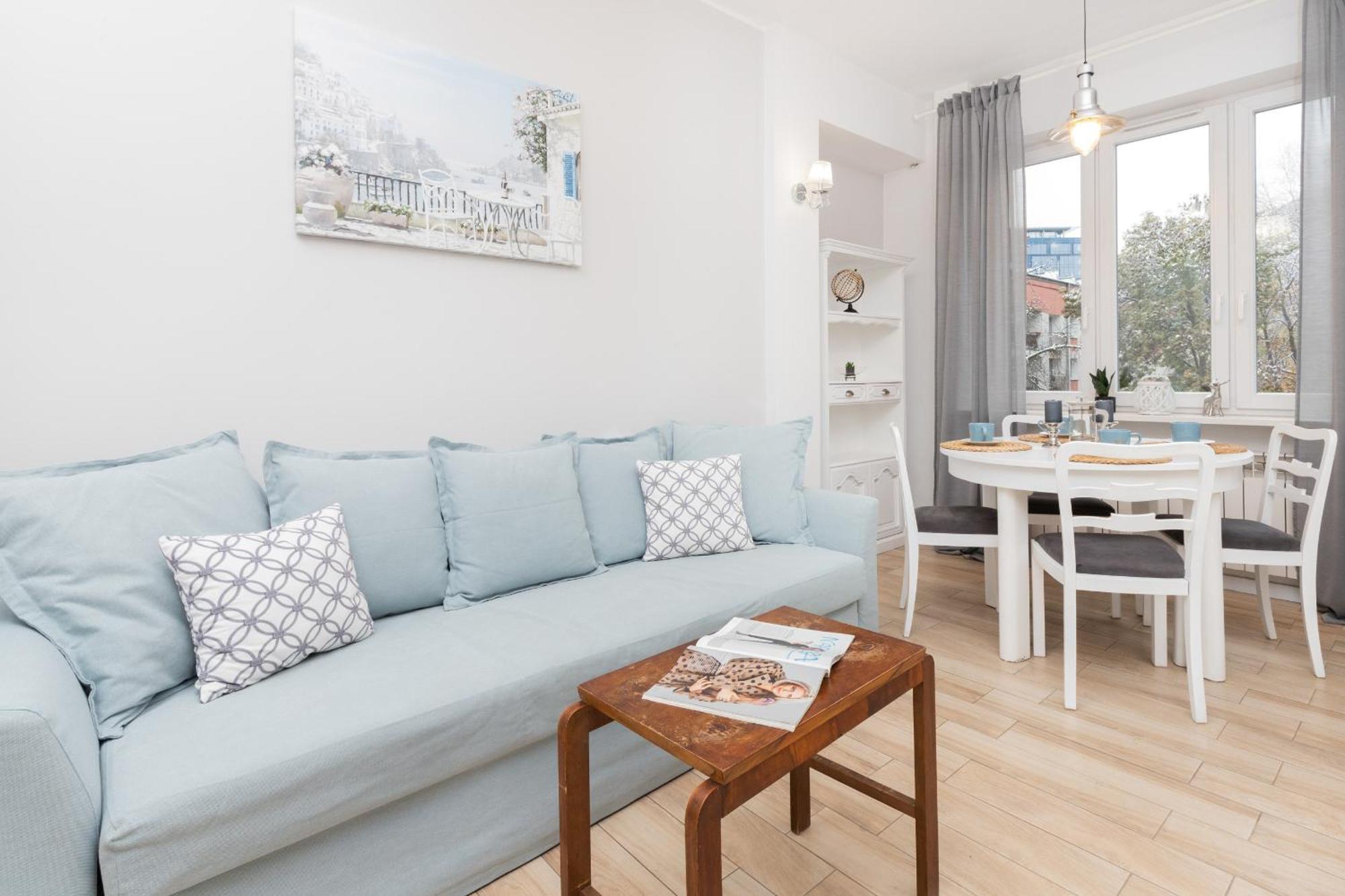 Beautiful Blue Sky By Renters Apartament